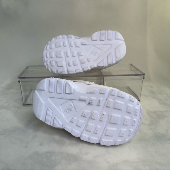 Nike Huarache White Cream Baby Sneakers Sleek Design Size 4C - Picture 6 of 8